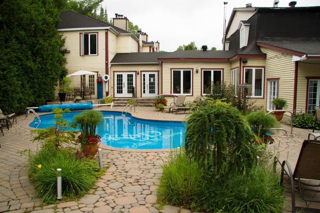 Отель Relais St-Denis Saint-Sauveur Экстерьер фото